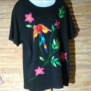 🐦NWOT🐦 TROPICAL 3-D APPLIQUE TOP